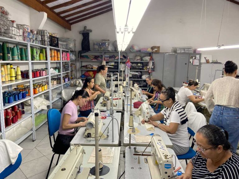 01 Fundo Social de Ilhabela abre inscrições para nova turma do workshop de costura com foco em consertos