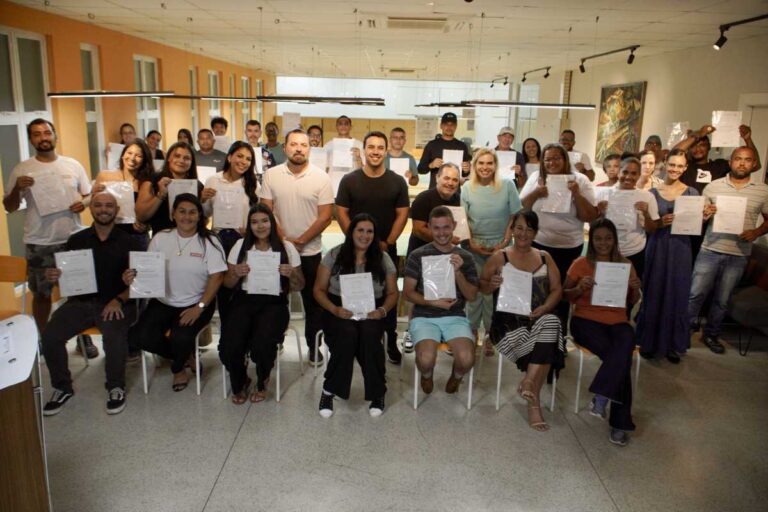 01 Ilhabela Escola Técnica certifica 117 alunos em cursos de qualificação profissional
