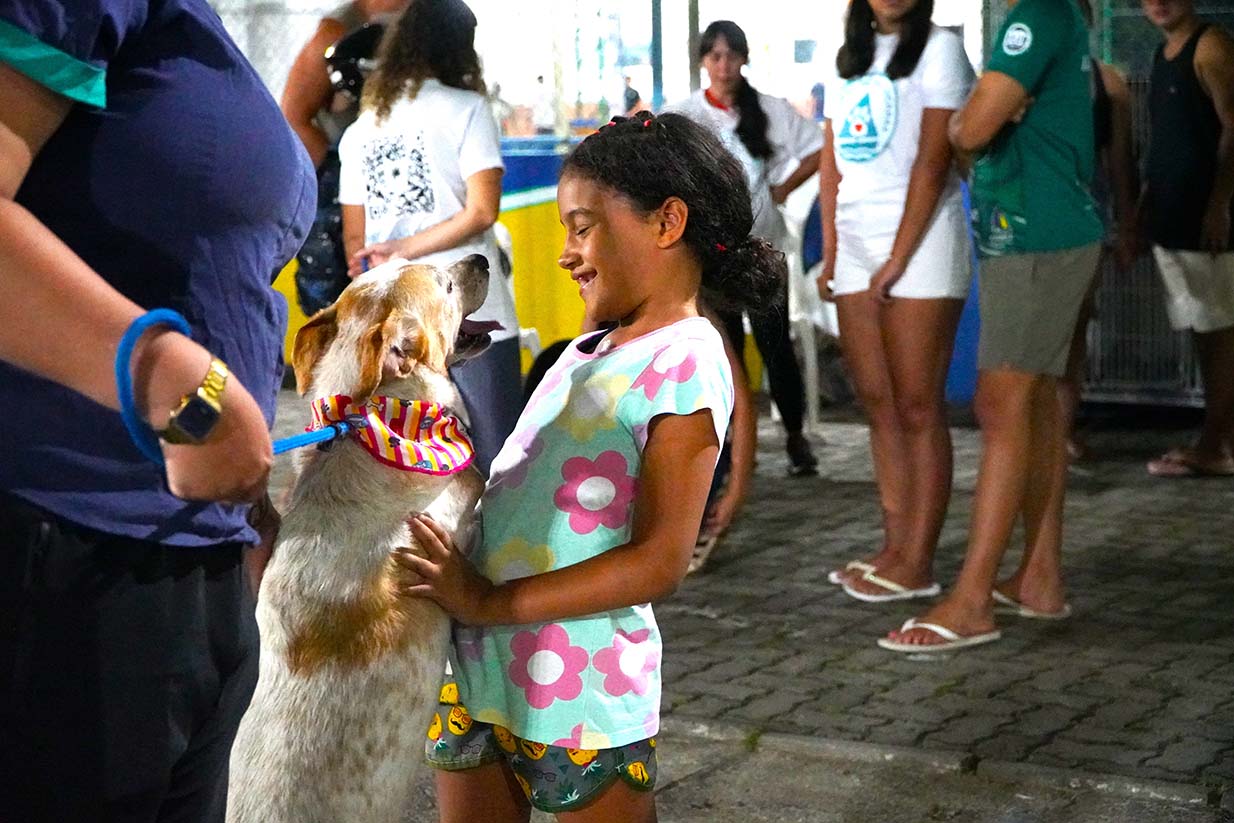 Feira de adoção em Ilhabela conecta pets a novas famílias (2) copiar