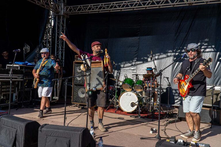 4º Ilhabela JAM chega à Praia do Perequê neste fim de semana com programação musical diversificada copiar