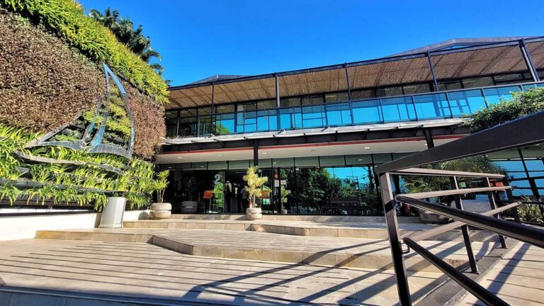 Pela 1ª vez em 20 anos, Ilhabela atrasa fornecedores diante da crise dos royalties