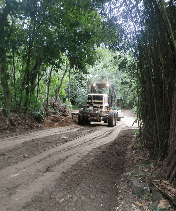 Prefeitura de Ilhabela realiza manutenção na Estrada da Cocaia (2)