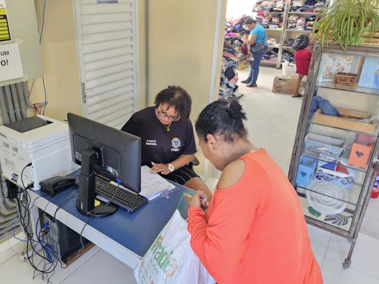 Varal Solidário atende 111 famílias e distribui mais de mil itens em Ilhabela (3) copiar