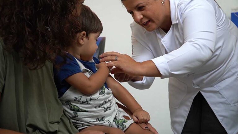 Dia D de vacinação para crianças e adolescentes de até 15 anos será realizado neste sábado (22) em Ilhabela b