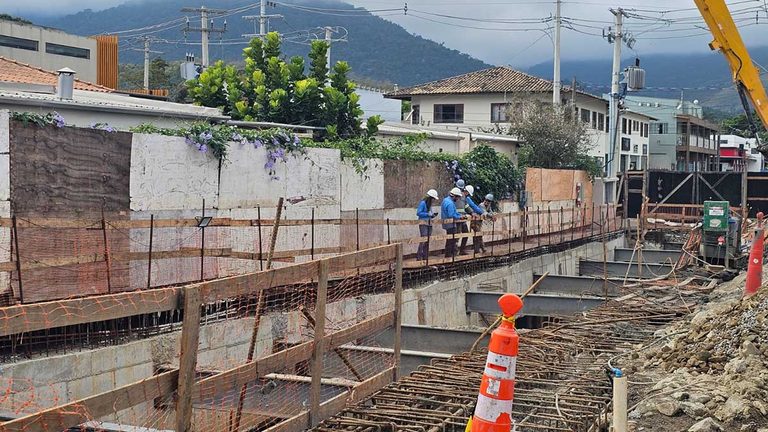 Piscinão do Perequê avança e terá capacidade para armazenar mais de 1,6 milhão de litros b