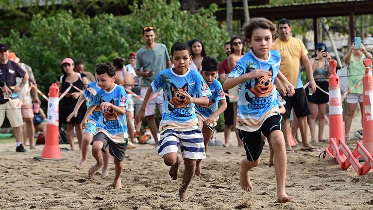 Pequenos corredores entram em cena na 4ª Kids Beach Run com 550 inscritos em Ilhabela neste sábado (26) b