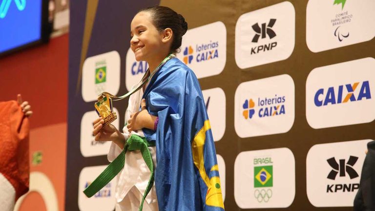 Atletas de Ilhabela conquistam títulos brasileiros no taekwondo e pódio no voleibol feminino (2) b